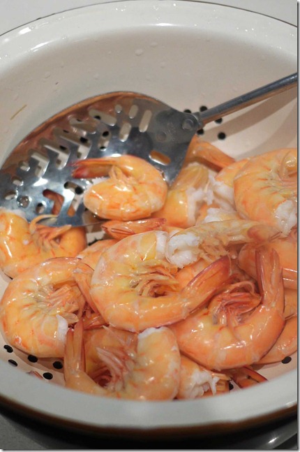 Green prawns cooled in cold water