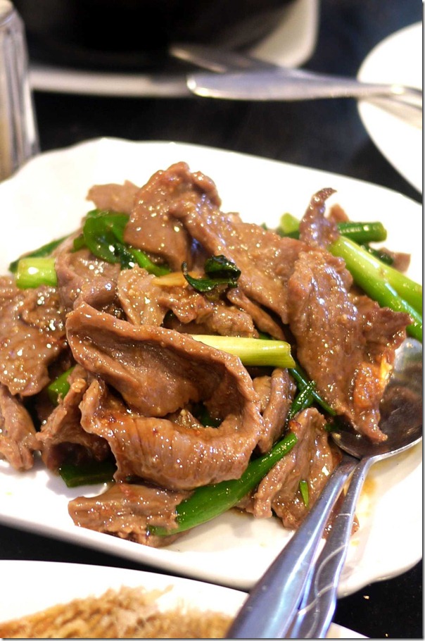 Stir-fried beef with ginger and shallots $15