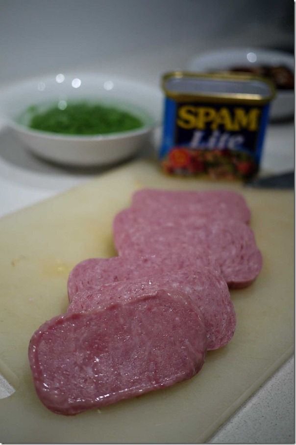Slice SPAM into 1 cm thick pieces