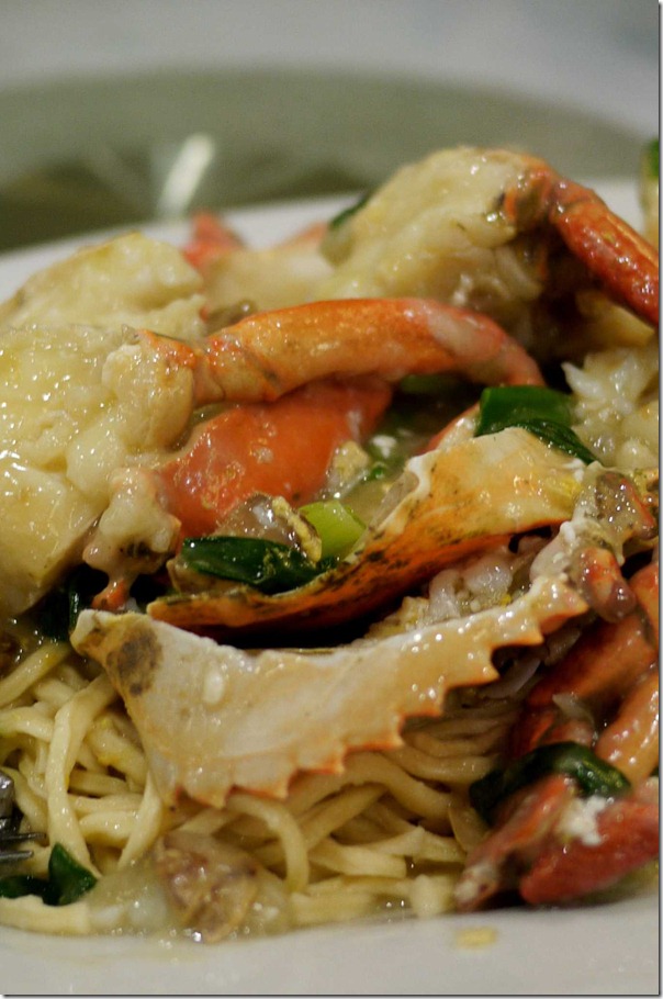 Mud crab with ginger, shallots & noodles