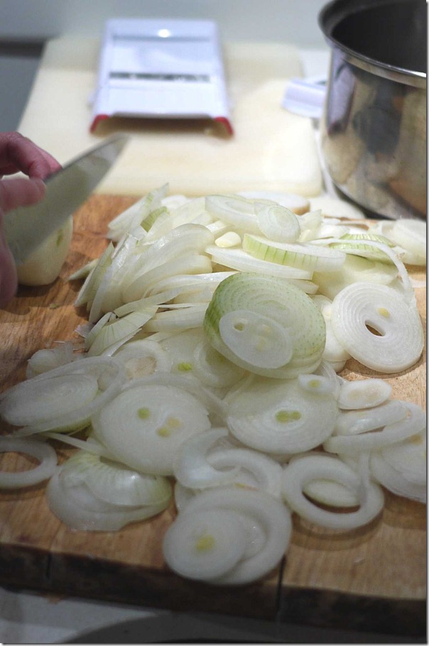 Slicing brown onions