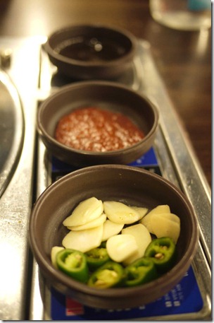 Raw garlic slices, green chili, bean paste and light soy