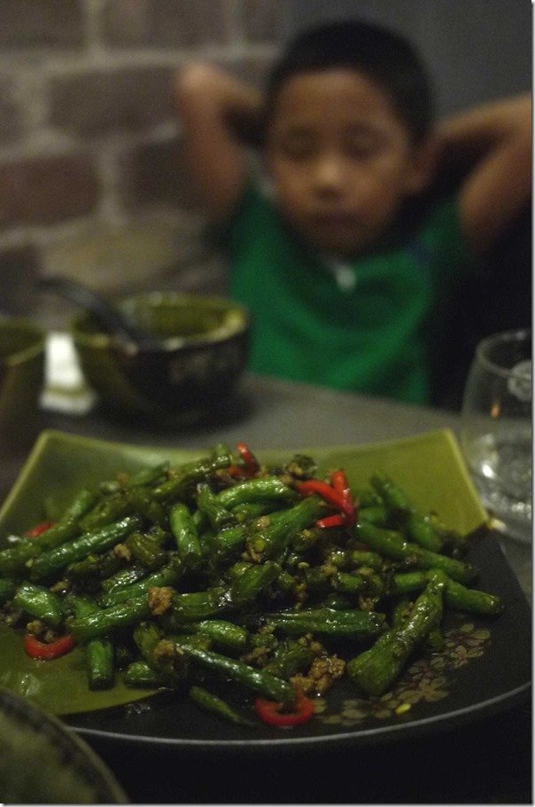 Wok fried green beans with minced pork in olive & mustard paste $18